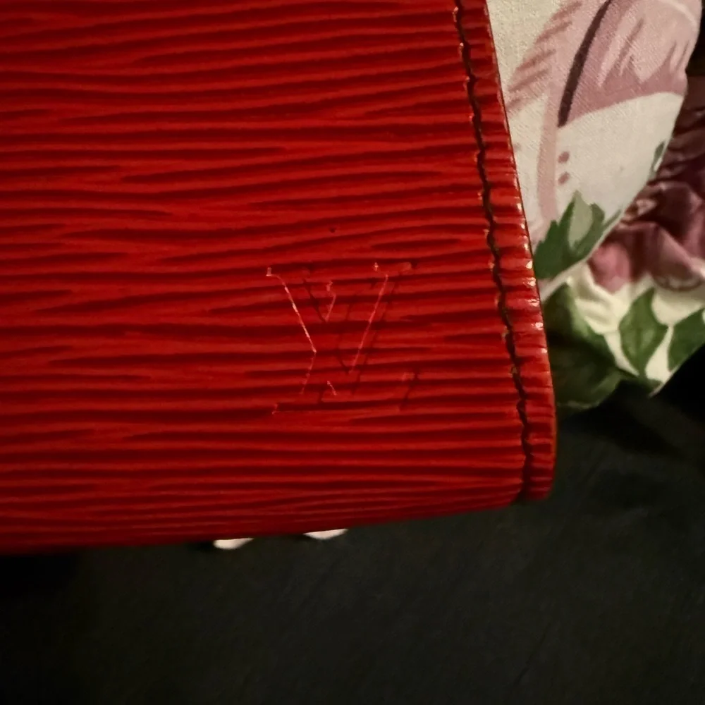 Authentic Louis Vuitton Carnime Red Epi Art Clutch - Picture 5 of 17